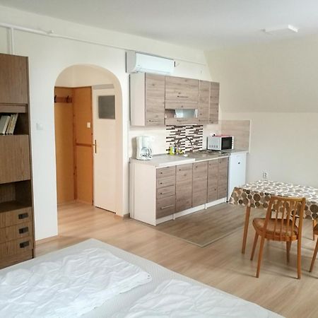 Revesz Vendeghaz Hotel ฮอร์กานี ภายนอก รูปภาพ